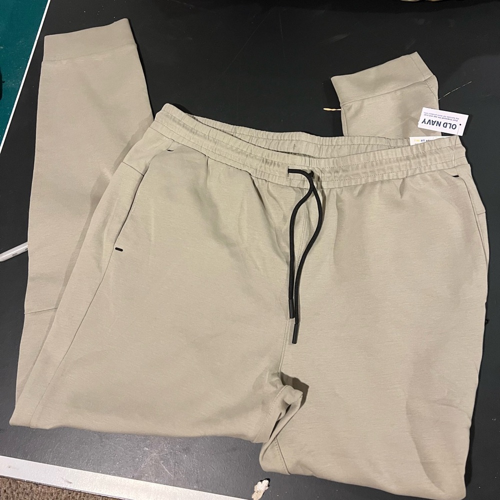 Old Navy Khaki Dynamic Fleece Joggers